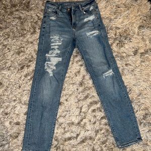 AEO ripped mom jeans light wash